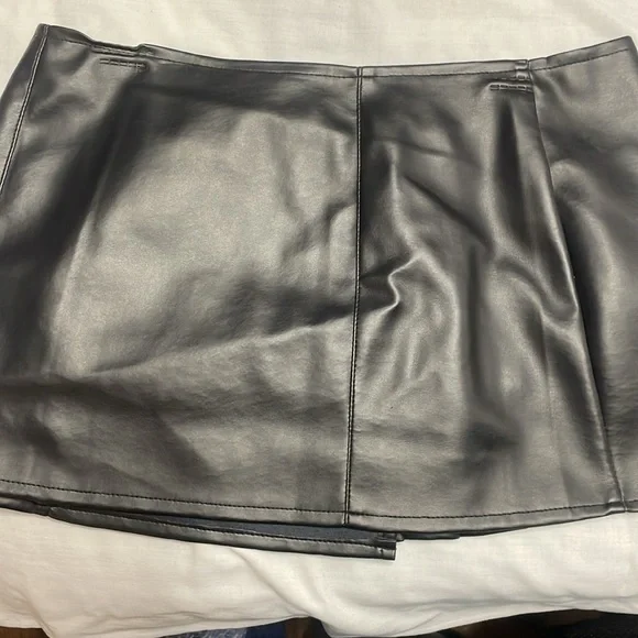 Black skirt medium - Picture 2 of 2